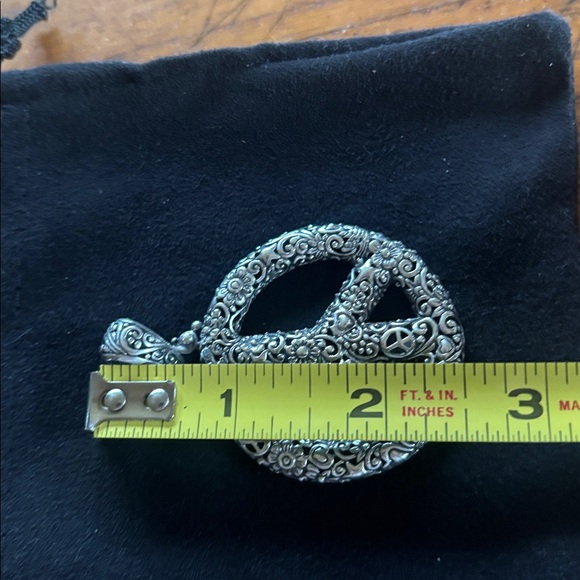 Sarda Artisans of Bali™️ .925 SS round floral filagree design peace sign pendant - Picture 6 of 8